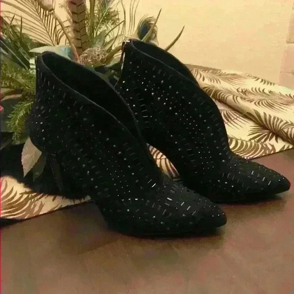 NWOT Donald Pliner Black Sequined Boots size 8 - Picture 6 of 9
